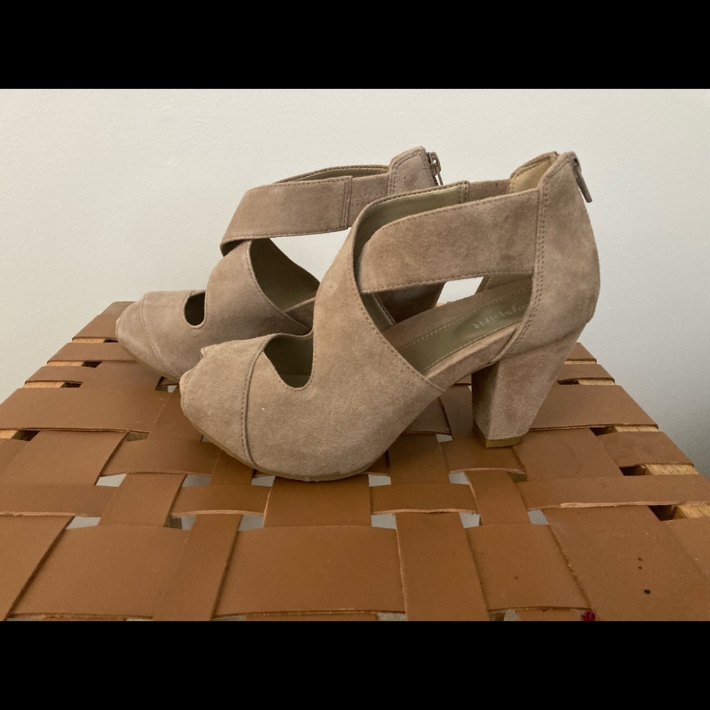New 7M easy spirit esrenske renske suede open toed peep toe platform heels